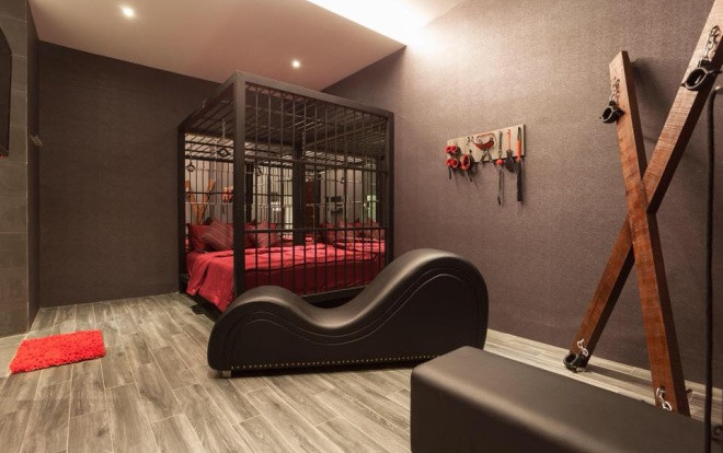 Trang trí phòng tình nhân kiểu bạo dâm, khách sạn ở Cần Thơ bị ‘tuýt còi’ và buộc tháo dỡ Ảnh 2