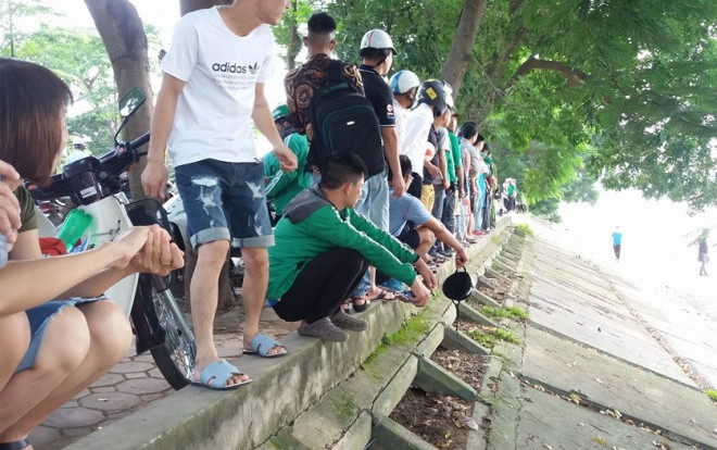 Bàng hoàng phát hiện thi thể người phụ nữ dưới hồ Linh Đàm Ảnh 2