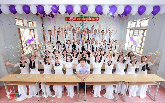 Không hổ danh đất hiếu học, 2 lớp trường huyện ở Nghệ An có 100% học sinh đậu đại học Ảnh 2