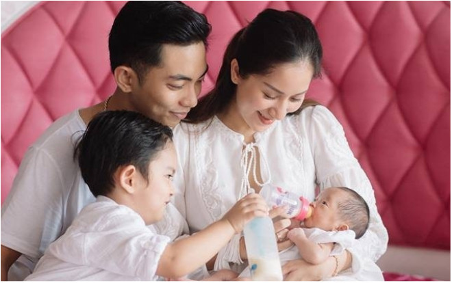 Vừa sinh con được tháng rưỡi, Khánh Thi tâm trạng bất ổn khiến fan lo lắng cho cuộc hôn nhân với Phan Hiển Ảnh 2