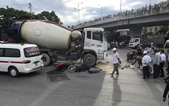 Người phụ nữ bị xe bồn cán tử vong sau khi ngã xuống đường sau va chạm Ảnh 2