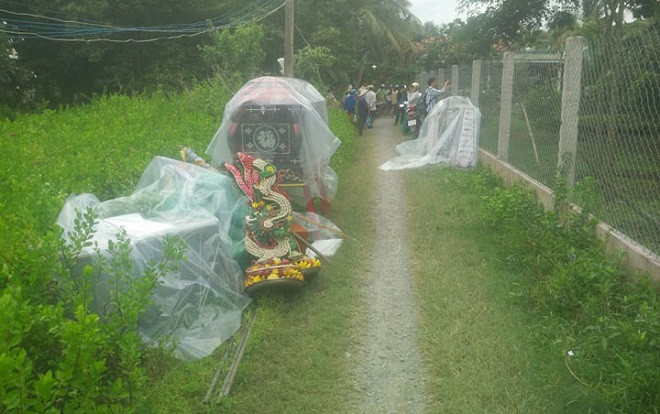 Vụ chồng giết 3 người trong gia đình: Bố vợ đi bệnh viện về thì thấy quan tài của vợ, con và cháu ngoại nằm ngoài ngõ Ảnh 2