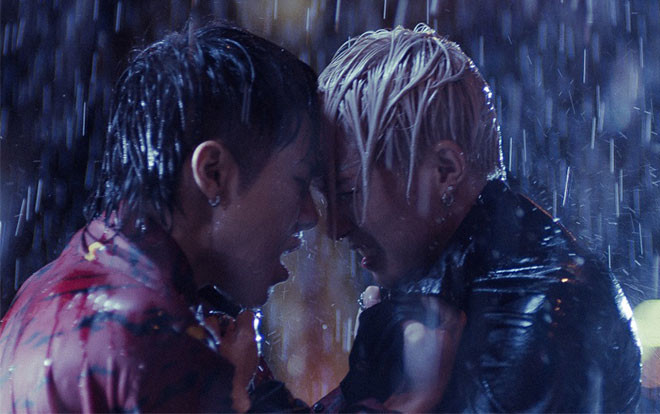 Toki - Cody (Uni5) ẩu đả nhưng fan lại chỉ nhìn thấy… cảnh 'đam mỹ' quá lãng mạn dưới cơn mưa Ảnh 2