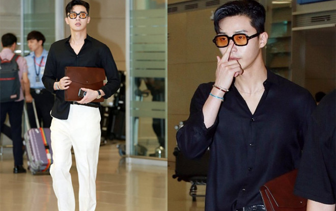 Sơ vin vạt lệch chân đi sandal,  Phó tổng Park Seo Joon bỗng đổi style 'bad boy' khiến chị em mê mệt Ảnh 2
