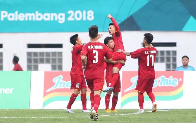 U23 Việt Nam-U23 Pakistan 3-0: Văn Quyết rực sáng, Công Phượng 2 lần sút hỏng penalty Ảnh 2