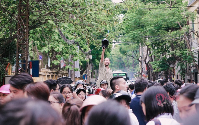 Những hình ảnh cảm động ngày cha mẹ đưa con đi nhập học: Chỉ lướt nhìn thôi đã thương trào nước mắt Ảnh 2