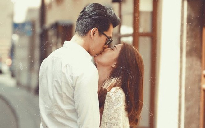 Hậu tin đồn chia tay 'soái ca' Việt kiều, hot girl Ngọc Thảo khiến fan ghen tỵ khi đăng clip hôn bạn trai đắm đuối Ảnh 2