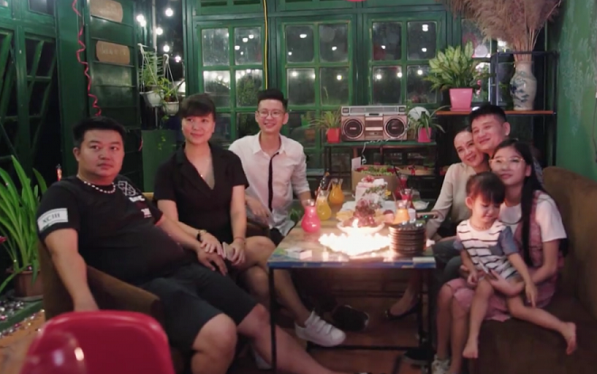 Kỷ niệm 3 năm ngày cưới của chồng cũ và vợ mới, người mẹ cùng con trai bắt tay tổ chức đại tiệc Ảnh 2