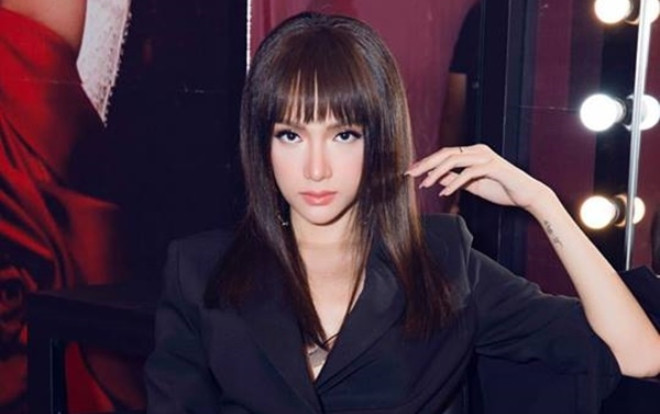 Hương Giang 'lột xác' với kiểu tóc mái ngang lưa thưa khiến fan chỉ còn biết ồ lên thích thú Ảnh 2