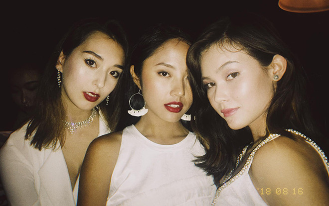 Cùng dress code nhưng Rima Thanh Vy vẫn nổi bật ngời ngời so với đối thủ tại tiệc premiere Asia’s Next Top Model 2018 Ảnh 2