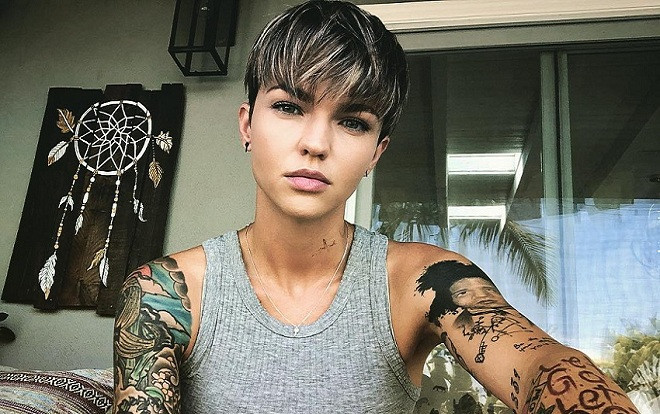 Ruby Rose: Hành trình từ tuổi thơ đầy bạo lực, loạn luân và nghèo khó tới nhân vật đồng tính nữ đầu tiên của Hollywood, Bảtwoman Ảnh 2
