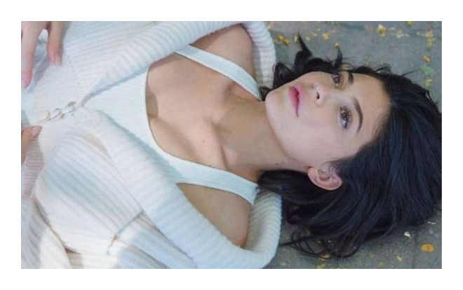 Có một Kylie Jenner rất khác khi xuất hiện lần đầu tiên trên trang bìa Vogue Ảnh 2