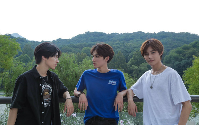 Tung ảnh thực tập sinh nam mới, SM nhận về cả 'rổ' chê bai vì… ngoại hình lỗi thời Ảnh 2