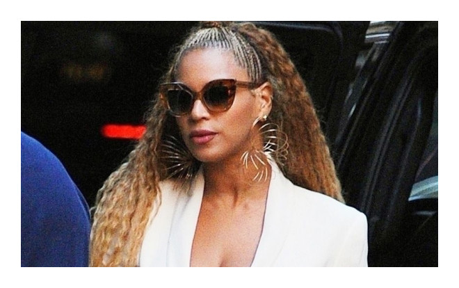 Beyonce lại làm rộ cơn sốt với hoa tai sâu lò xo cực đỉnh - cực độc Ảnh 2