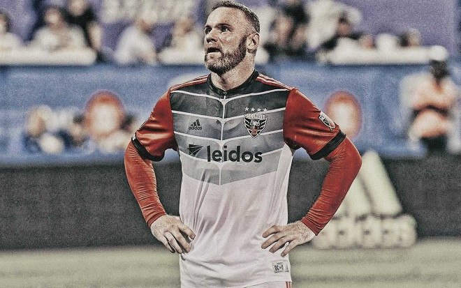 Sau hàng loạt siêu phẩm, Rooney bất ngờ hóa 'chân gỗ' Ảnh 2