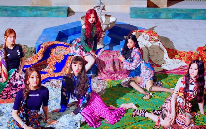 MV Kpop hot nhất tuần qua: Theo cung bọ cạp, tân binh (G)I-DLE vượt cả tiền bối Super Junior D&E Ảnh 2