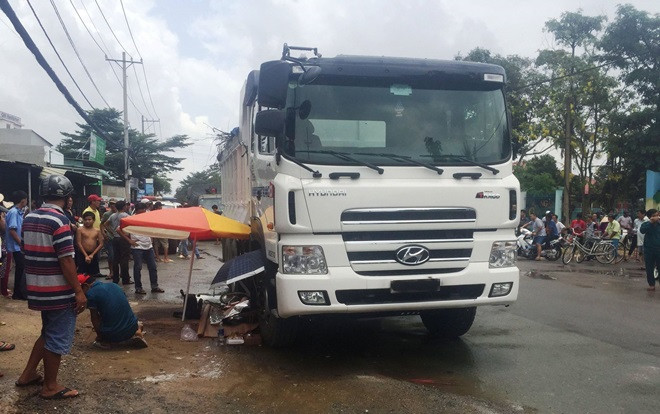 Bé gái chết tức tưởi trên đường đi học về, mẹ khóc gào trong ngây dại Ảnh 2