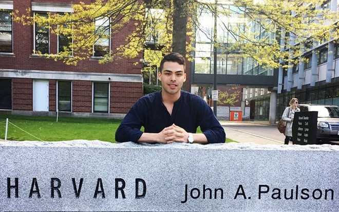 Câu chuyện của những cử nhân Harvard: Cọ rửa toilet, đóng giá sách và bán quần áo để theo đuổi ước mơ Ảnh 2