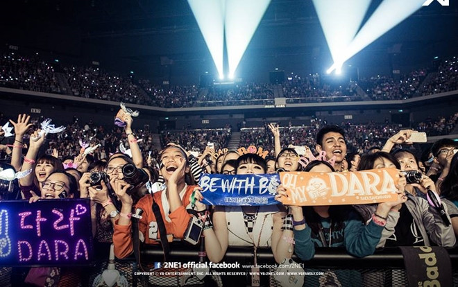 8 nỗi khổ chỉ fan Kpop Quốc tế thấu hiểu: Bạn đã 'ngậm đắng nuốt cay' ở câu chuyện nào? Ảnh 2