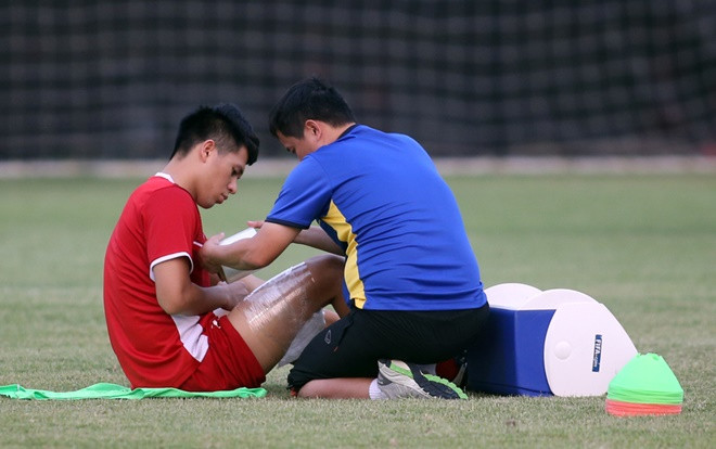 U23 Việt Nam - U23 Bahrain: Đình Trọng chấn thương, thầy Park làm điều kỳ lạ! Ảnh 2