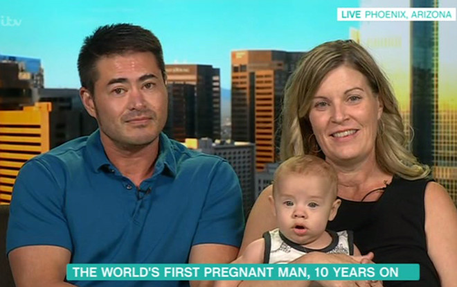 Người đàn ông mang bầu đầu tiên trên thế giới muốn sinh con thứ 4 Ảnh 2