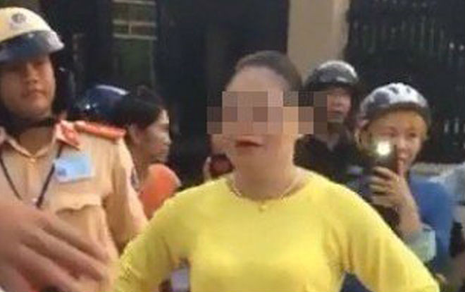 Người phụ nữ chỉ thẳng mặt CSGT lăng mạ và cấm tất cả quay clip đã đến cơ quan công an công khai xin lỗi Ảnh 2