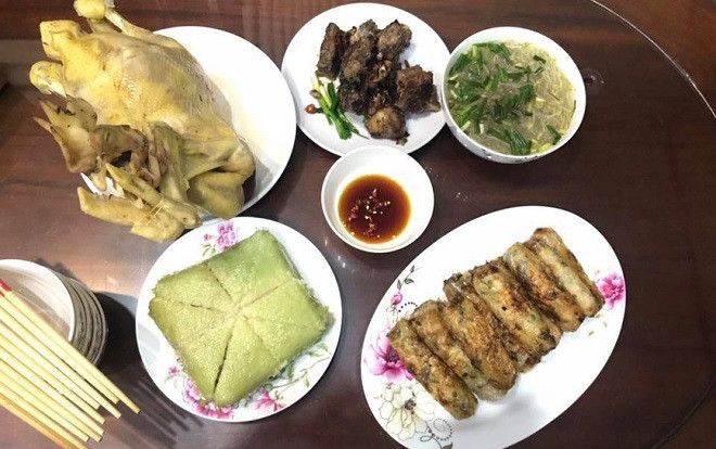 Anh chàng khoe mâm cơm như Tết, cư dân mạng chẳng khen thì thôi lại vào 'nói mát': 2 tiếng gói được bánh chưng? Ảnh 2