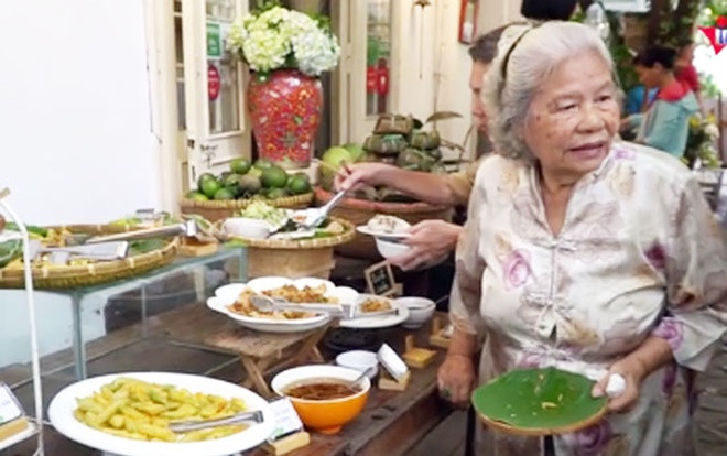 Hàng trăm người nghèo dự tiệc buffet miễn phí mùa Vu Lan Ảnh 2