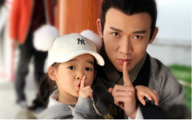 Vướng scandal đồng tính, 'Càn Long' Nhiếp Viễn vẫn khiến dân tình tan chảy vì yêu chiều con gái Ảnh 2