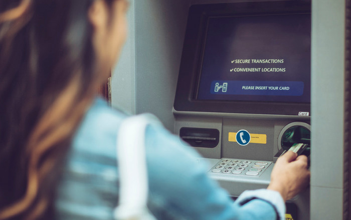 5 điều bạn nhất định phải biết để tránh bị mất hết tiền khi dùng thẻ ATM Ảnh 2