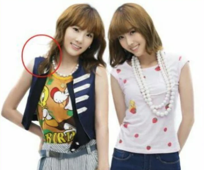 Tương tự, trong hình ảnh này, vai của Taeyeon cũng xuất hiện một bàn tay không biết của ai. Ảnh: Koreaboo