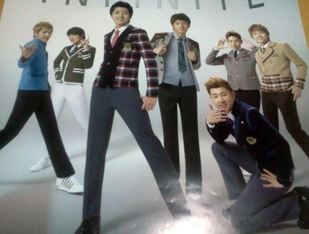 Chân của các anh chàng nhóm INFINITE có thể rất dài, nhưng cũng chẳng đến mức dài một cách kì dị như thế này. Ảnh: Koreaboo