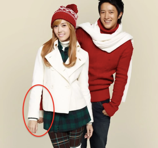 Nếu hình ảnh này không có sự can thiệp của Photoshop thì rõ ràng Hangeng (cựu thành viên Super Junior) là một trong những người có cánh tay dài nhất thế giới và quan trọng nhất là nó không hề cân bằng so với cánh tay còn lại. Ảnh: Koreaboo