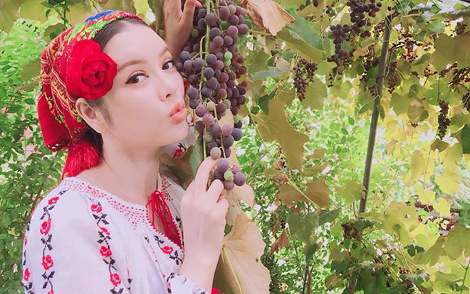 Lý Nhã Kỳ lại 'thả thính quăng lưới' fan khi hóa thành cô thôn nữ xinh đẹp đến xao lòng Ảnh 2