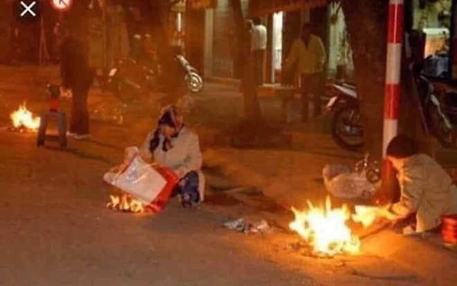 Màn đối đáp 'đang chờ người nhà gửi tiền xuống' trong đêm rằm tháng cô hồn khiến nhiều người… tháo chạy Ảnh 2