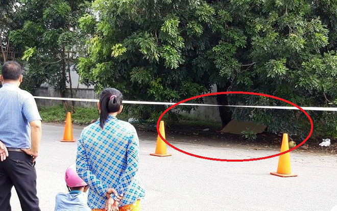 Người đàn ông nằm chết bất thường dưới gốc cây, trên người có nhiều thương tích Ảnh 2