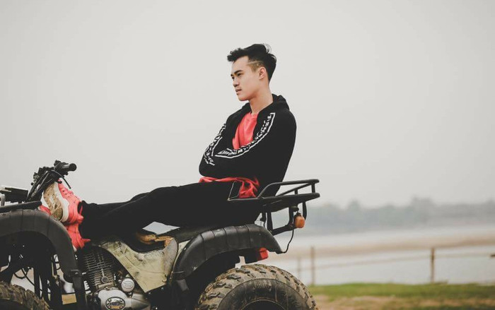 Cả nước ra đây mà xem, cầu thủ cuồng màu đỏ đích thị là Văn Toàn U23 Việt Nam nhà ta! Ảnh 2