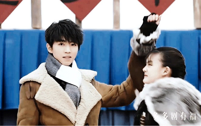 'Thiên khanh ưng liệp' tập 2: Xót xa Vương Tuấn Khải (TFBOYS) bị sói tấn công và nữ chính cho ăn tát Ảnh 2