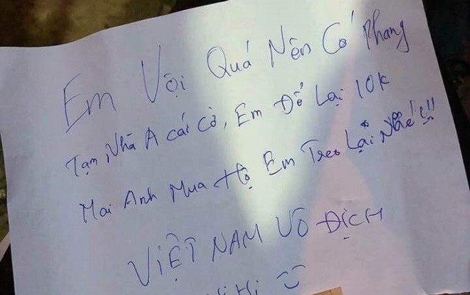 Lấy cờ đi bão để lại 10k cùng thần chú 'Việt Nam vô địch', bao người sục sôi 'thế info em đâu?' Ảnh 2