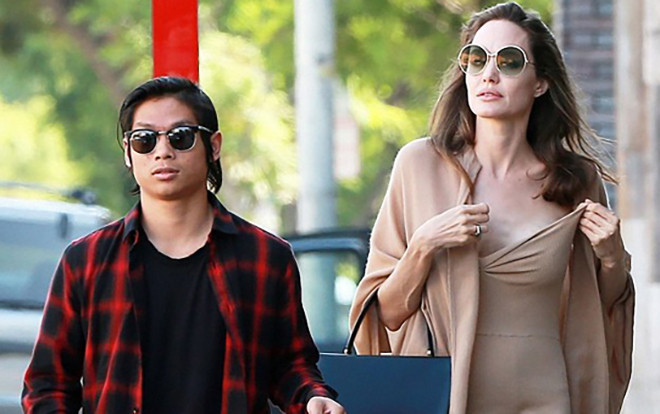 Pax Thiên bảnh trai đi ăn trưa cùng mẹ Angelina Jolie vô cùng gợi cảm Ảnh 2