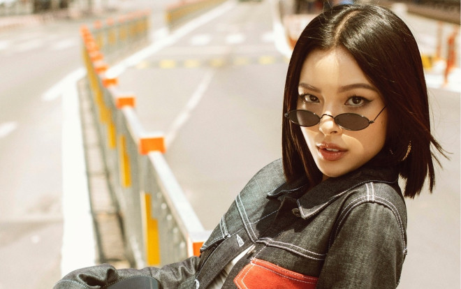 Tú Hảo sành điệu cập nhật mốt tóc thủy tinh hot nhất lúc này Ảnh 2