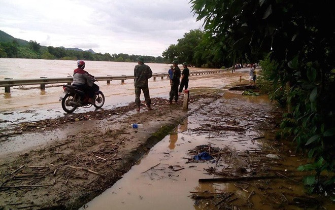 Nhiều nơi ngập sâu vì thủy điện xả lũ ở Nghệ An Ảnh 2