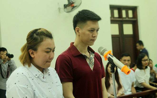 Vụ bố và mẹ kế bạo hành con trai 10 tuổi gãy 5 xương sườn: VKS đề nghị tổng hình phạt hơn 11 năm tù với 2 bị cáo Ảnh 2