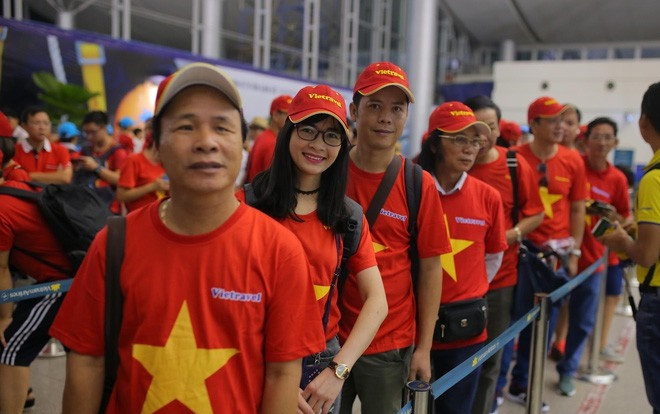 Hơn 300 CĐV bay sớm sang Indonesia 'tiếp lửa' cho Olympic Việt Nam tranh HCĐ Ảnh 2
