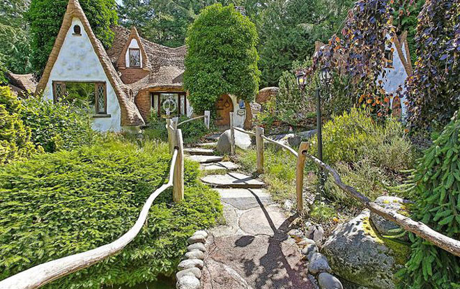 Bỏ gần 23 tỷ đồng mua căn nhà nàng Bạch Tuyết và bảy Chú lùn Ảnh 2