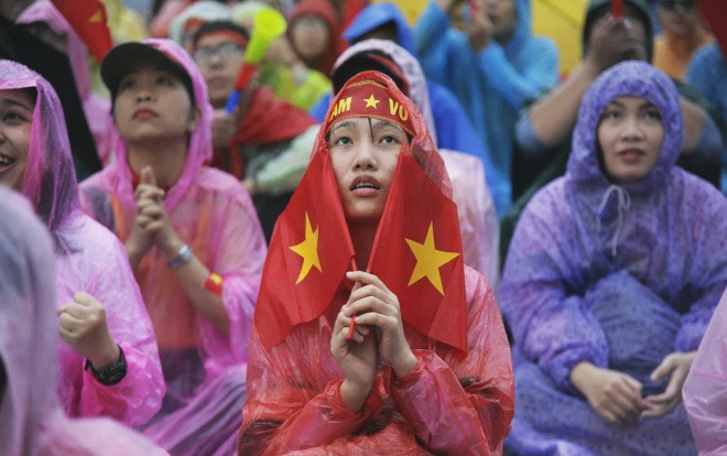 Hàng nghìn CĐV lặng người, bật khóc trong mưa vì bàn thua đáng tiếc của Olympic Việt Nam Ảnh 2