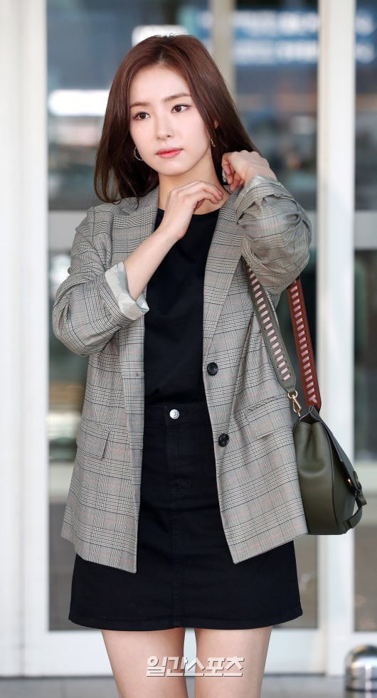 Oh Yeon Seo lần đầu xuất hiện sau 5 tháng công khai hẹn hò Kim Bum, đọ sắc cùng Shin Se Kyung tại sân bay