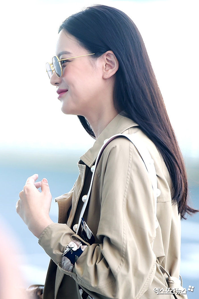Oh Yeon Seo lần đầu xuất hiện sau 5 tháng công khai hẹn hò Kim Bum, đọ sắc cùng Shin Se Kyung tại sân bay