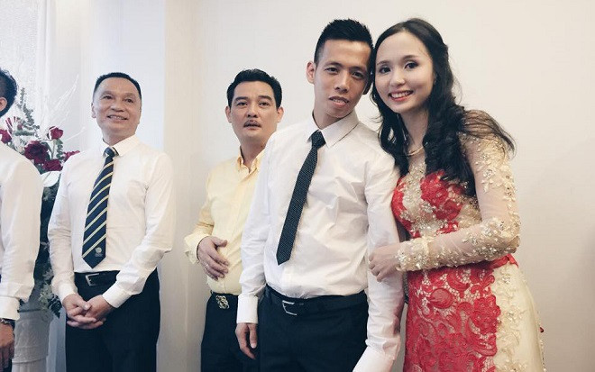 Tiền đạo Văn Quyết và cuộc sống hôn nhân vạn người mơ với vợ là bà chủ xinh như hot girl Ảnh 2