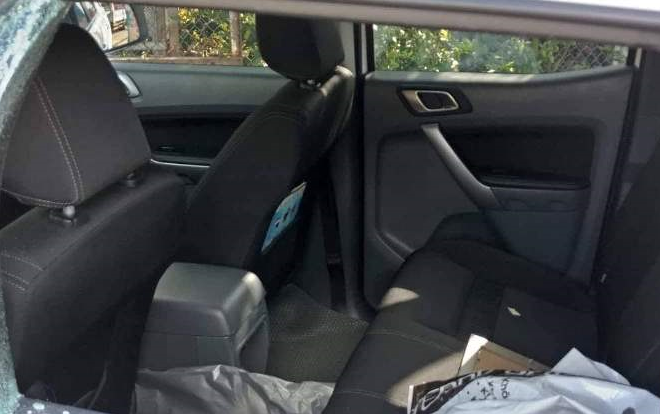 Kẻ gian đập vỡ kính xe ô tô 'cuỗm' đi 100 triệu đồng, 2 chỉ vàng Ảnh 2